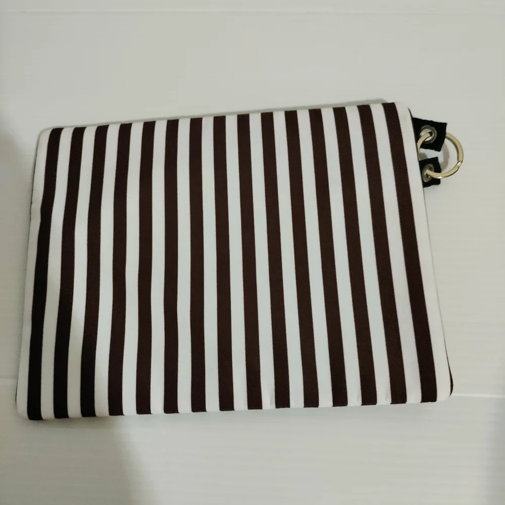 HENRI BENDEL flat Tow Set  Cosmetic Bag New without tags